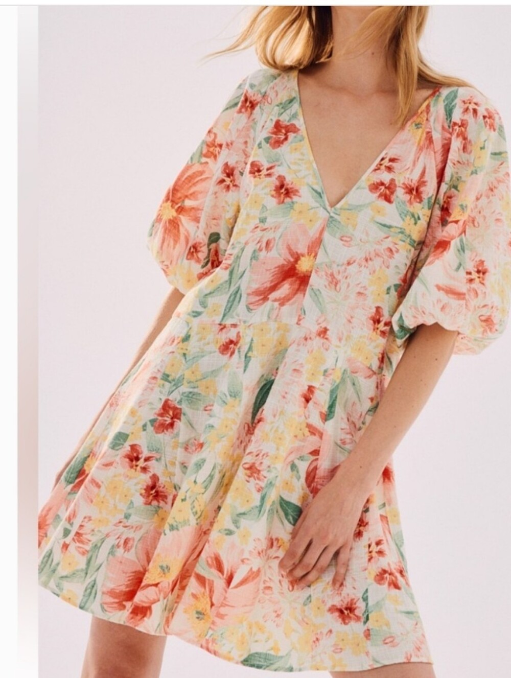 H&M V Neck Floral Print With Puff Sleeves Size Large